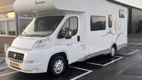 Nice spacious family camper (2011)!