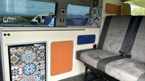Bonnie – Mazda campervan met 3 slaapplaatsen uit 2002
