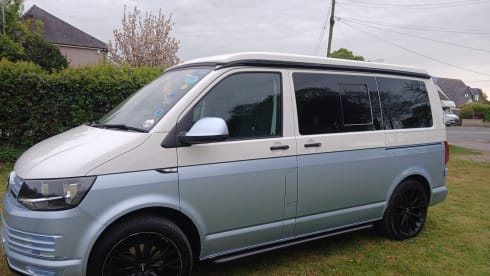 Valerie – 4 berth Volkswagen T6 Campervan