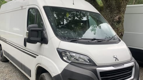 Nujay – 4 berth Peugeot campervan from 2016