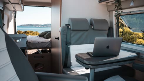 Nazarè – Premium Outdoor Van Rental