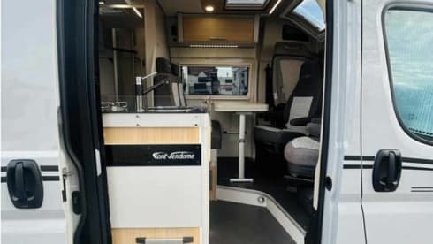 Jean-Pierre – Explore Europe in Comfort: Your Fiat Font Vendôme Adventure Awaits. 