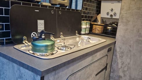 SKYE – OFF-GRID 2 berth Shower Kitchen Heating - bedding included - Campervan