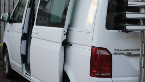 Sunny Scotland Campers  – Volkswagen transporter, sleeps 2 and pet friendly