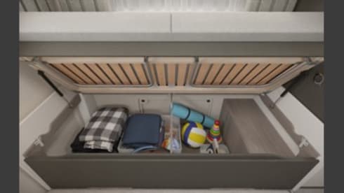 Taylor  – 5 berth Ford voyage 475! 