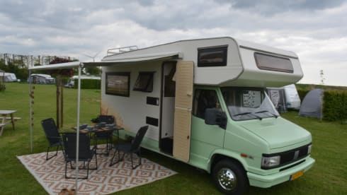 Floris – 4p Dethleffs alcove uit 1991