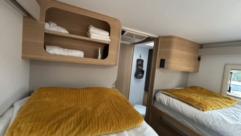 Adria Coral 670 met lengtebedden. Met alles erop en eraan! 