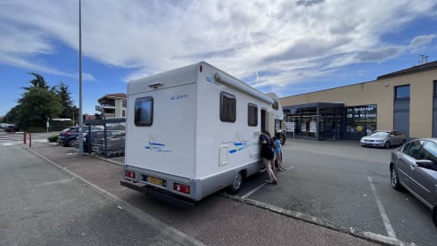 Luxurious neat family camper, 6 seats + belt, fully furnished