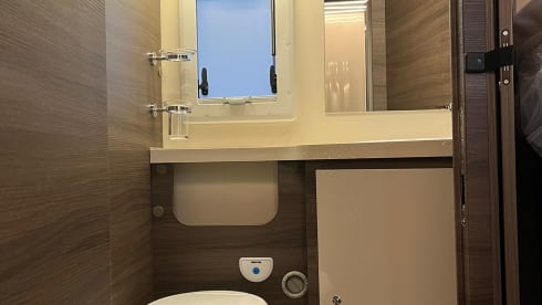 Tweede thuis op wielen. – New 4p Fiat semi-integrated motorhome from 2023
