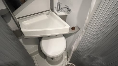 Very luxurious camper, 5.99 m, automatic, 2 length beds
