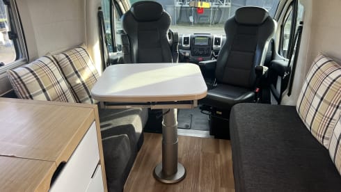 SMOVE – 2p Niesmann + Bischoff semi-integrated uit 2018