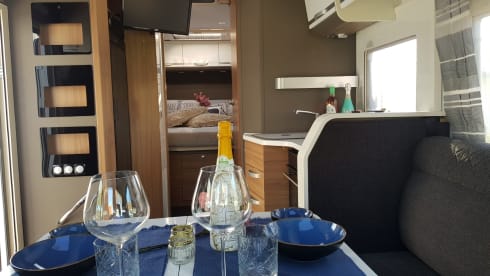 Adriaantje – LUXURY RV with QUEENSBED 4 pers