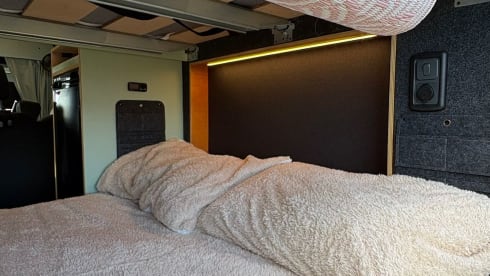 Yeti – 4 berth 2017 Ford Transit Mk8 Off Grid Camper Van