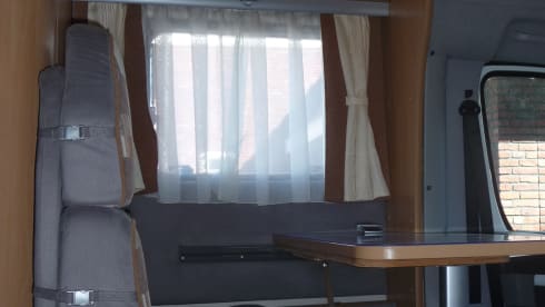 Nice compact camper for 4 people.
