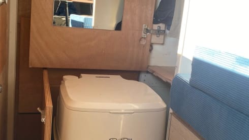 Meddy – 2 persoons ruime Mercedes bus 2009