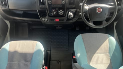 Annie – 6 berth Fiat Adria Sun Living