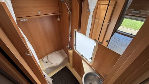 Mooie Dethleffs camper voor 2 personen