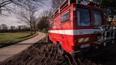 Pablo – Fire brigade bus & sturdy camper for your next adventure