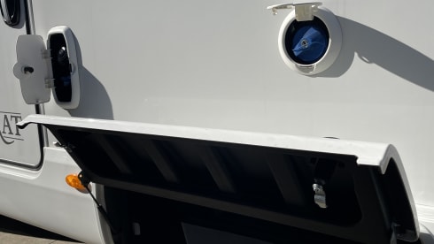 Modest – 5p McLouis Carat 873g integrated camper from 2021