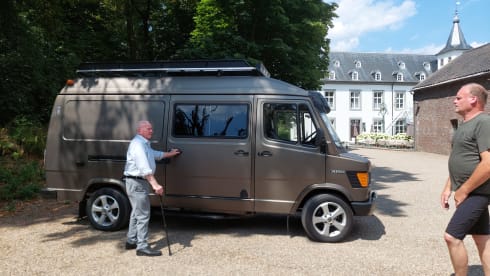 Jacobus – 2p Mercedes camperbus off-grid