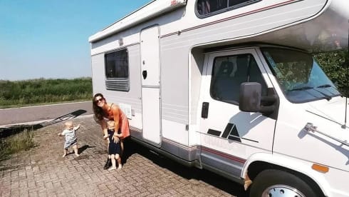 6-person cozy family camper 
