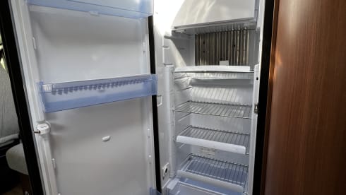13 LMC T742 – LMC T742 semi-integrated camper 2020