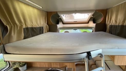 Luxurious, spacious and fully furnished 4 pers. motorhome.