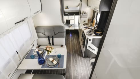 L2R – Voyager 2-6 berth, free WiFi & insurance 