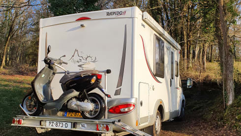 Beautiful luxury and compact (6.40 meters) motorhome with everything you wish for...