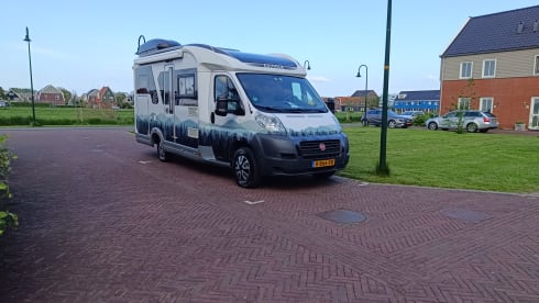 sunti  – 2p Knaus overland off grid camper 