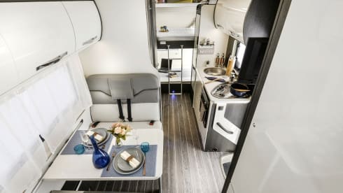 6 berth motorhome Roller Team Zafiro 675