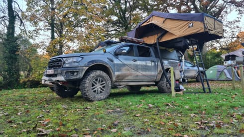 Raptor with 3p roof tent, fully equipped