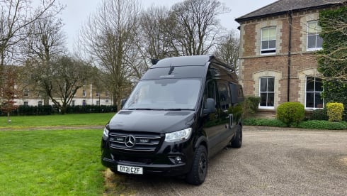 Batvan – Grote luxe Hymer-camper met 5 slaapplaatsen uit 2021