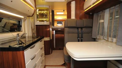 Very luxurious 2p Hobby Premium semi-integrated from 2013