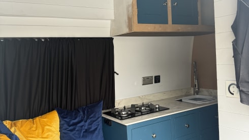Roxy – 3 berth Renault master high top long wheelbase camper van from 2007