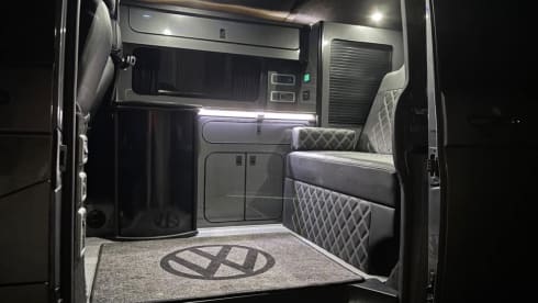 Bobby – Volkswagen campervan met 2 slaapplaatsen uit 2010