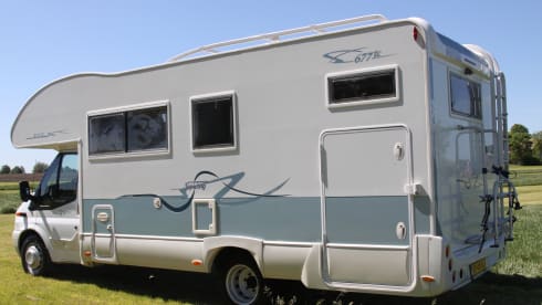 Super Brig 677 TC – Spacious Super Brig 677 TC with 6 beds and XXL garage!