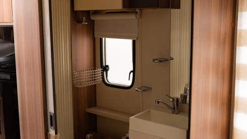 Luxe  4p camper – 4p Ford semi-integrated uit 2015
