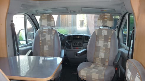 Nice compact camper for 4 people.