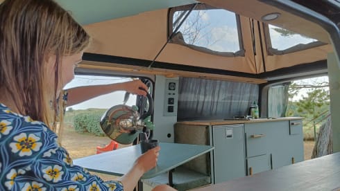 VW Bussy – Volkwagen T5 with outdoor kitchen