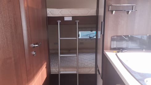 Ideal family motorhome Zefiro 675 1-6 berth (Edinburgh)