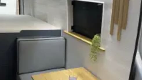 Luxury off grid Volkswagen LWB Crafter 2020 (3 berth)