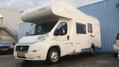 Beautiful 6 pers. + 2 * air conditioning Challenger Alcove motorhome