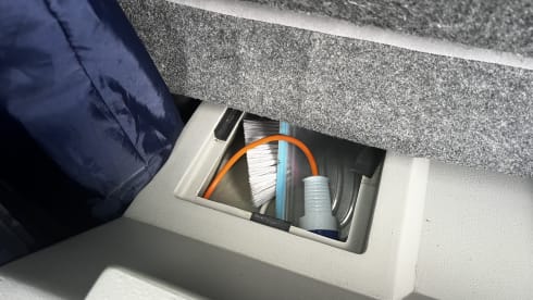 Bertyventurer – 4 berth Mazda bongo to hire with awnings let your adventure begin here