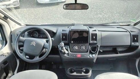 Wohnmobil LMC Tourer Lift, Hubbett, 4 Schlafplätze, Klimaanlage, SAT TV