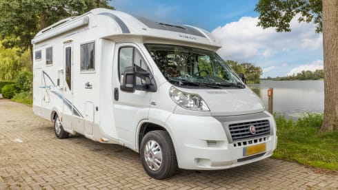 Nice Fiat semi-integrated camper for 5p
