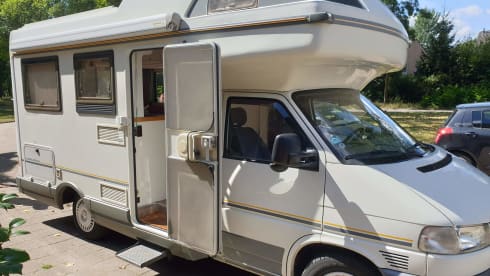 Volkswagen T4 Karmann Camper with round seat