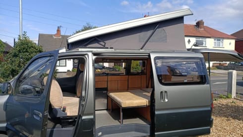 Dallas – 5 berth Toyota campervan from 1995