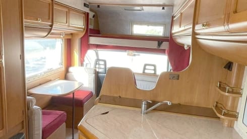 Gennaro – Camper Mansardato per 7 persone