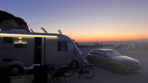 Spacious Luxury Camper 4/5p | hp 170 | transverse bed & lifting bed | complete inventory 